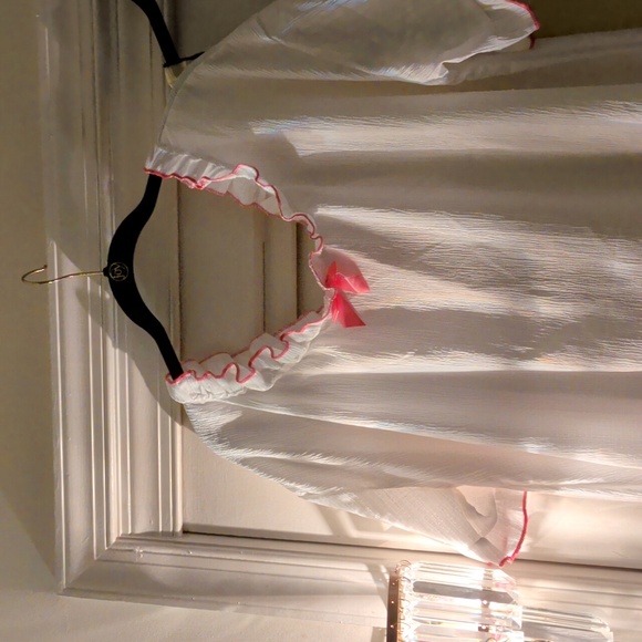 Chic Night Gowns - Picture 2 of 8